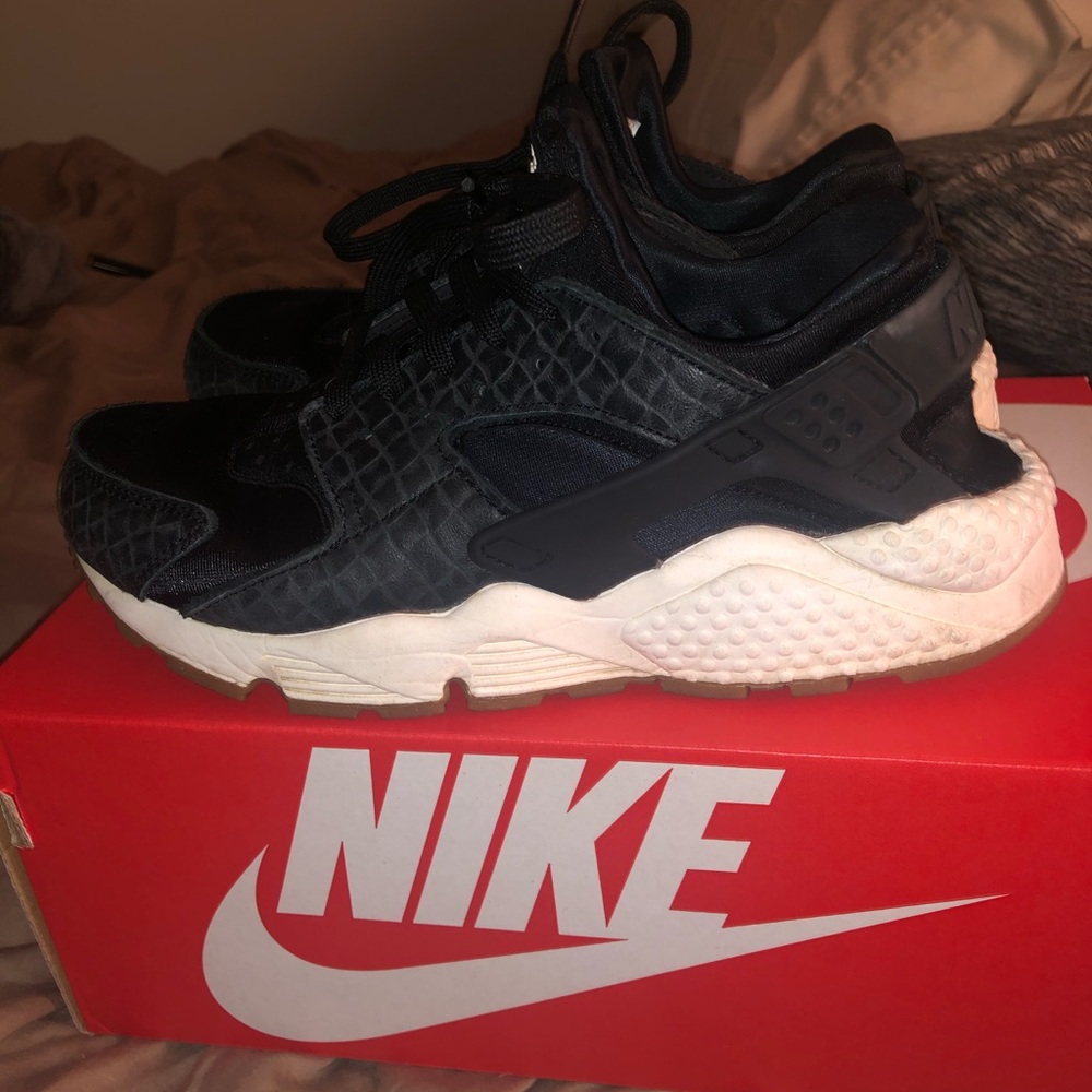Nike air black sneakers